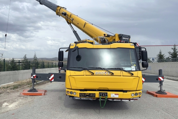 Turkish-precast-specialist-selects-versatile-Grove-GMK5120L_03.jpg