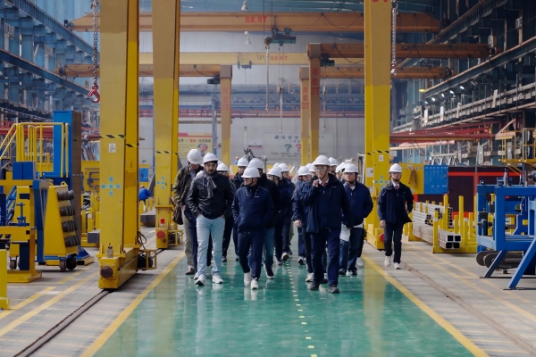 Manitowoc-impresses-customers-on-Potain-factory-tour-in-China-01.jpg