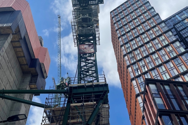 Three-Potain-cranes-chosen-for-iconic-new-London-skyscraper-02.jpg