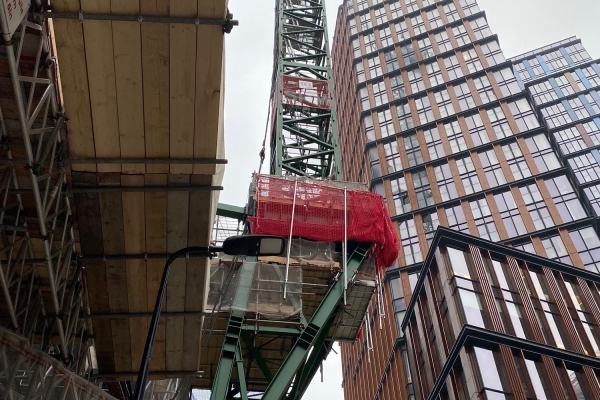 Three-Potain-cranes-chosen-for-iconic-new-London-skyscraper-08.jpg