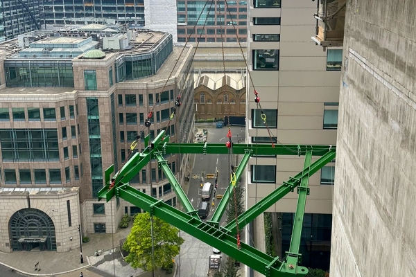 Three-Potain-cranes-chosen-for-iconic-new-London-skyscraper-15.jpg