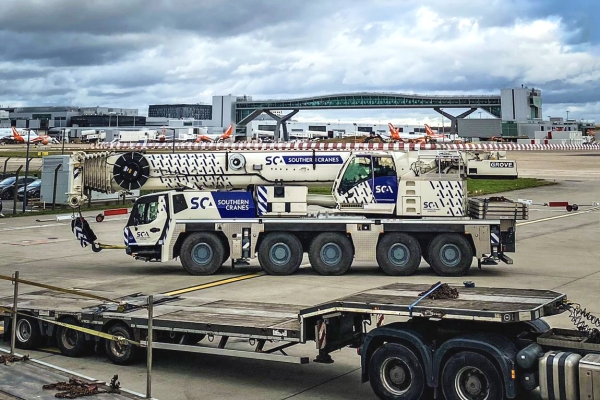 Two-Grove-GMK5150XL-all-terrain-cranes-team-up-for-tandem-lift-at-UKs-Gatwick-Airport-2.jpg