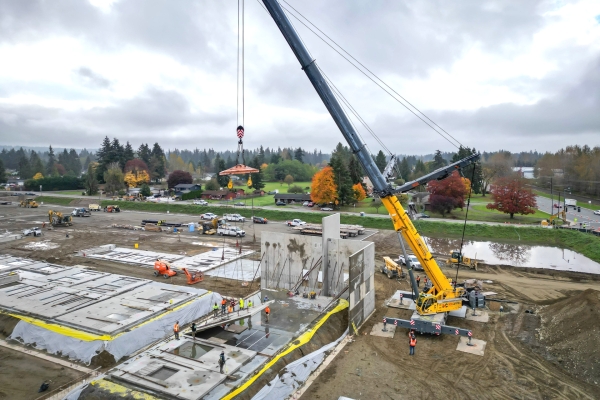 NessCampbell-Crane-and-Riggings-new-Grove-GMK6450-1-excels-in-tilt-up-panel-lift-project-2.jpg