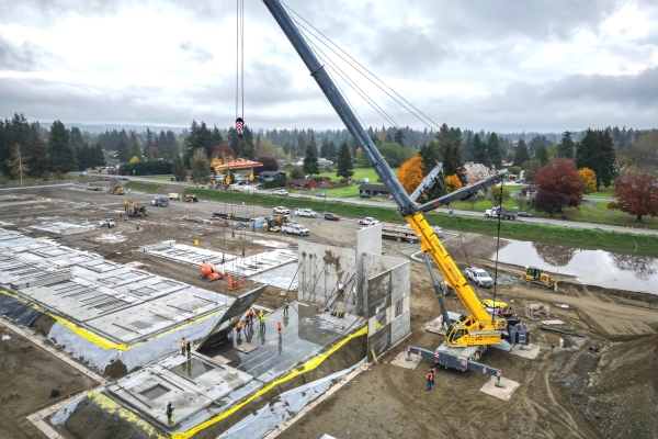 NessCampbell-Crane-and-Riggings-new-Grove-GMK6450-1-excels-in-tilt-up-panel-lift-project-3.jpg