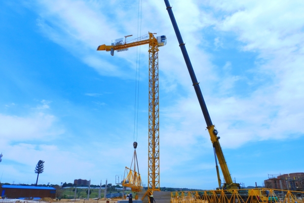 Potain-MCT-185-supports-construction-of-new-housing-project-in-South-Africa-02.jpg