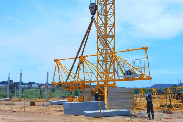 Potain-MCT-185-supports-construction-of-new-housing-project-in-South-Africa-03.jpg