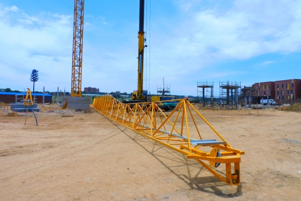 Potain-MCT-185-supports-construction-of-new-housing-project-in-South-Africa-04.jpg