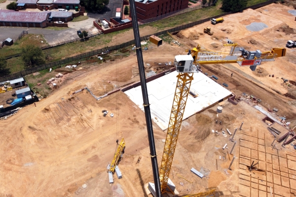 Potain-MCT-185-supports-construction-of-new-housing-project-in-South-Africa-07.jpg
