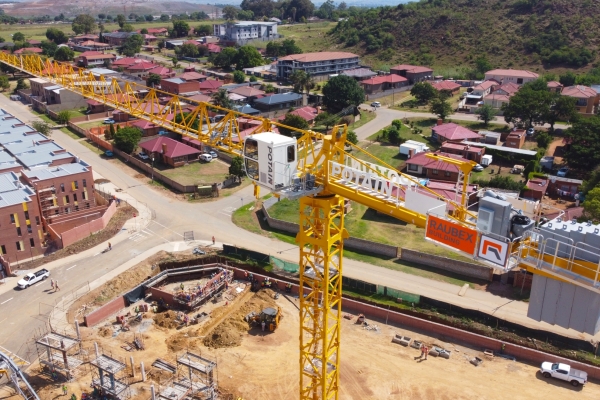 Potain-MCT-185-supports-construction-of-new-housing-project-in-South-Africa-10.jpg