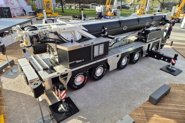 Prototype-Grove-at-bauma-2025-points-to-exciting-future-design-for-all-terrain-cranes-02.jpg