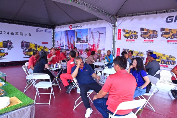 Manitowoc-strengthens-customer-support-with-key-handovers-at-Taiwan-event-3.jpg