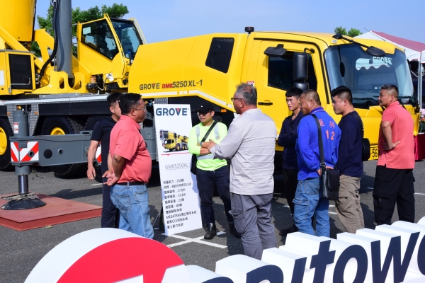Manitowoc-strengthens-customer-support-with-key-handovers-at-Taiwan-event-4.jpg