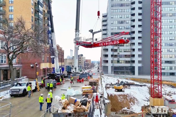 Potain-tower-cranes-help-transform-Madisons-downtown-skyline-under-an-airport-flight-path_02.jpg
