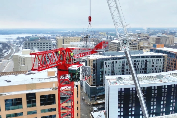 Potain-tower-cranes-help-transform-Madisons-downtown-skyline-under-an-airport-flight-path_03.jpg
