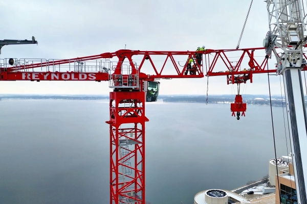 Potain-tower-cranes-help-transform-Madisons-downtown-skyline-under-an-airport-flight-path_05.jpg