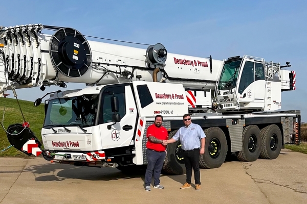 Busy-start-for-two-new-Grove-GMK4100L-2-cranes-at-UK-rental-company-01.jpg