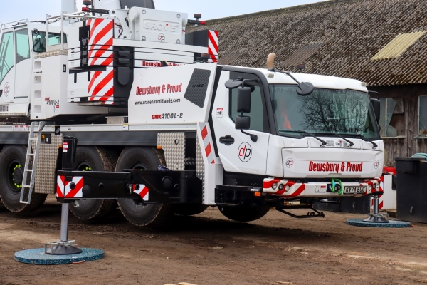Busy-start-for-two-new-Grove-GMK4100L-2-cranes-at-UK-rental-company-02.jpg