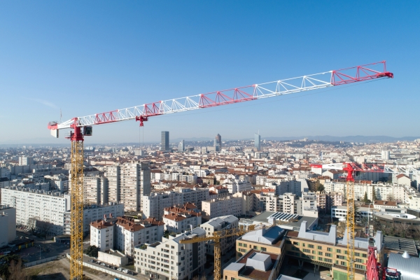 Four-topless-Potain-cranes-delivering-stunning-Sky-Views-over-Lyon-03.jpg