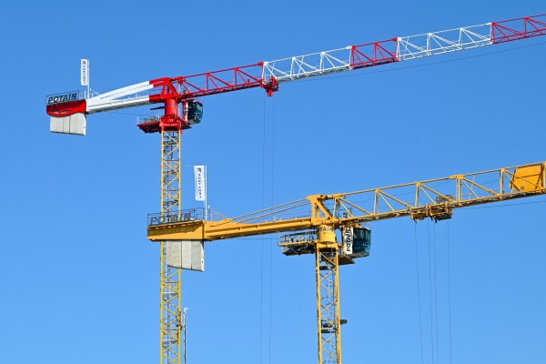 Four-topless-Potain-cranes-delivering-stunning-Sky-Views-over-Lyon-06.jpg
