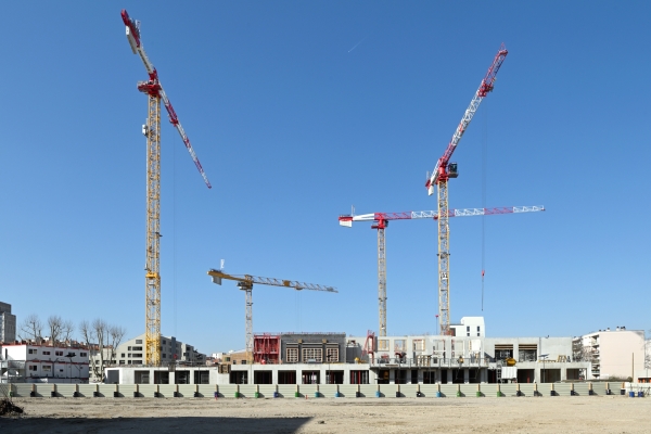 Four-topless-Potain-cranes-delivering-stunning-Sky-Views-over-Lyon-08.jpg
