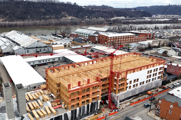 84-Lumber-uses-two-Potain-self-erecting-cranes-to-tackle-tight-space-apartment-build_04.jpg