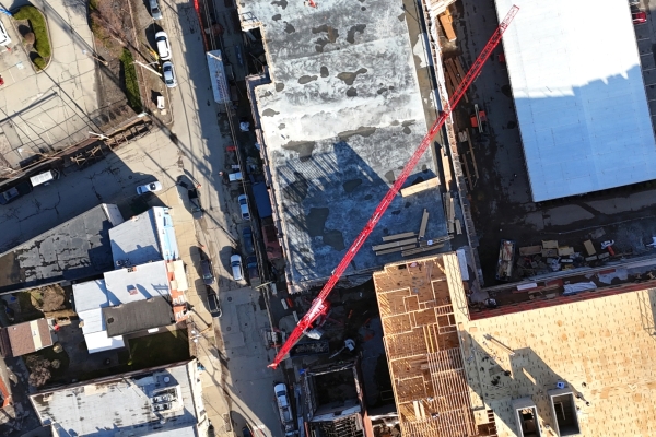 84-Lumber-uses-two-Potain-self-erecting-cranes-to-tackle-tight-space-apartment-build_06.jpg