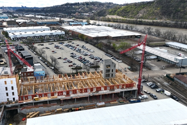 84-Lumber-uses-two-Potain-self-erecting-cranes-to-tackle-tight-space-apartment-build_07.jpg