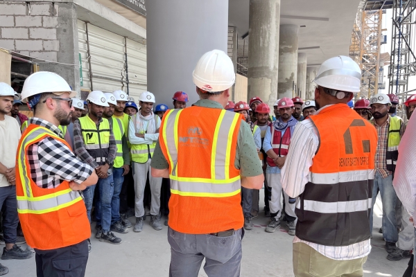 Manitowoc-and-NFT-promote-safe-working-across-the-Gulf-with-site-wide-engagement-initiative-01.jpg