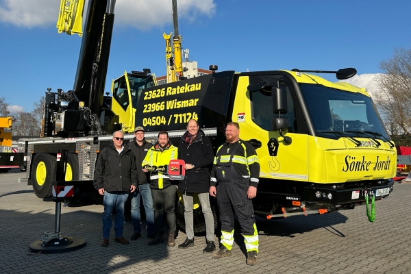 Compact-roadable-ready-Grove-GMK4080L-gives-Sonke-Jordt-taxi-crane-flexibility-01.jpg