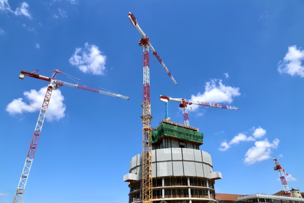 Four-Potain-cranes-drive-progress-at-Torre-Faro-in-Milan-for-energy-company-A2A_03.jpg