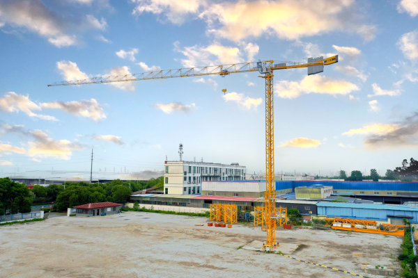 New-Potain-MCT-105-topless-tower-crane-from-Manitowocs-India-factory-02-low-res.png
