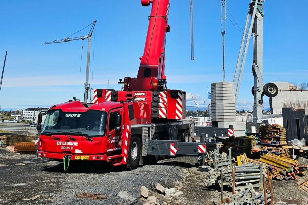 DS-Lausnir-adds-two-Grove-All-Terrain-cranes-equipped-for-Icelandic-winter-challenges-02.jpg