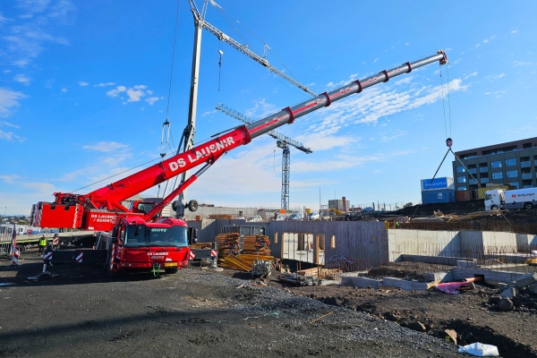 DS-Lausnir-adds-two-Grove-All-Terrain-cranes-equipped-for-Icelandic-winter-challenges-03.jpg