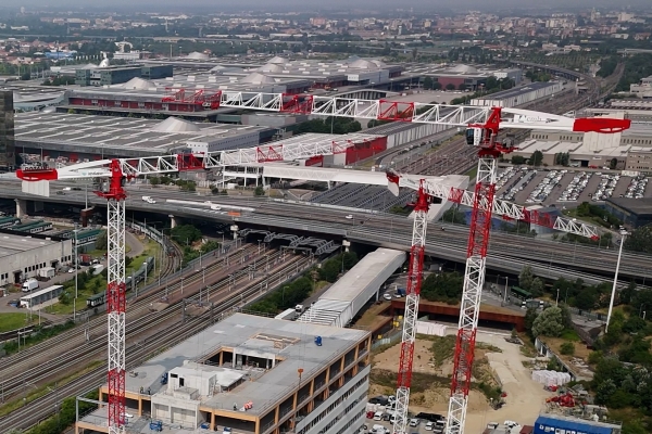 Large fleet of 17 Potain cranes emerge on Milan’s skyline (04) Large-fleet-of-17-Potain-cranes-emerge-on-Milans-skyline-04.jpg
