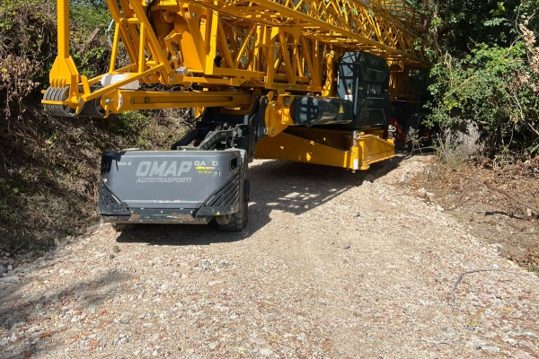 Restoration-begins-at-Rocca-di-Varano-with-Potain-Igo-T-99-Self-Erecting-crane-02.jpeg