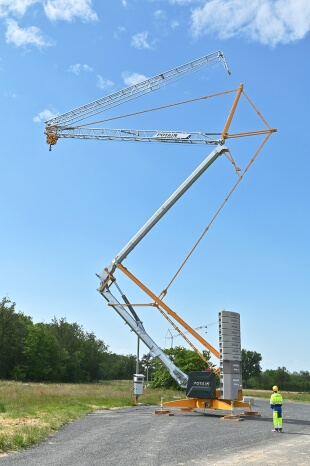 Potain-launches-first-crane-in-the-new-Evy-self-erecting-range-02.jpg