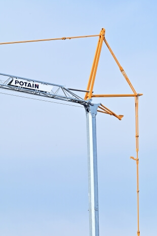 Potain-launches-first-crane-in-the-new-Evy-self-erecting-range-05.jpg