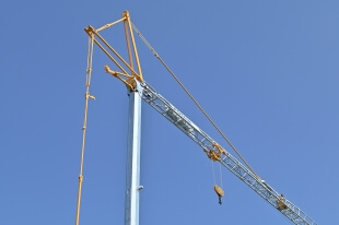 Potain-launches-first-crane-in-the-new-Evy-self-erecting-range-08.jpg