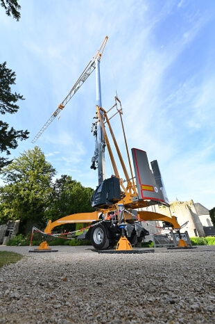 Manitowoc-introduces-new-Potain-Igo-M-self-erecting-crane-at-Batimat-in-Paris-1.jpg