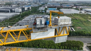 Manitowoc-launches-largest-topless-tower-crane-from-Asia-Range-the-Potain-MCT-2205_04.jpg