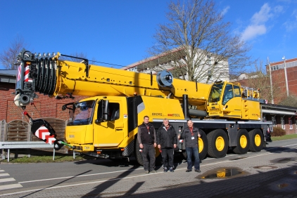 Grove-GMK5150L-helps-B-V-Trans-s.r.o.-carry-the-load.jpg