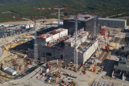 The Potain MDT 368, MD 560, MD 610 and MD 485 on the job to complete the main building after dismantling the MDT 308 in the central Bioshield. The Potain MDT 368, MD 560, MD 610 and MD 485 on the job to complete the main building after dismantling the MDT 308 in the central Bioshield.