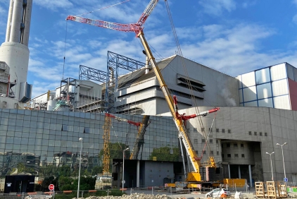 Largest-Grove-all-terrain-crane-does-the-heavy-lifting-on-French-WtE-plant-renovation-project-01.jpg
