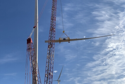 Manitowoc-crawler-cranes-deliver-strong-performance-to-wind-farm-builder-IEA-Constructors.jpg
