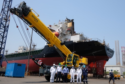Versatile-Grove-GRT655L-for-shipbuilder-Albwardy-Damen-1.jpg