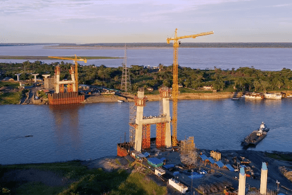 Dúo de grúas torre Potain MC 310 K16 construye un puente de 430 m en la Amazonia peruana (1) Potain-MC-310-K16-tower-crane-duo-erects-1410-ft-bridge-in-Perus-Amazon-01.png