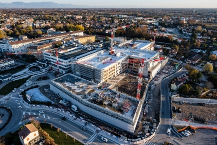 Aerial view of the Cittadella della Salute “Citadel of Health” project in Treviso, northern Italy. Trio-of-Potain-cranes-construct-hospital-of-the-future-in-Treviso-Italy-1.jpg