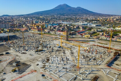 Potain-MCT-88-and-MDT-189-cranes-construct-Maximall-Pompeii-tourist-hub-in-Italy1.jpg