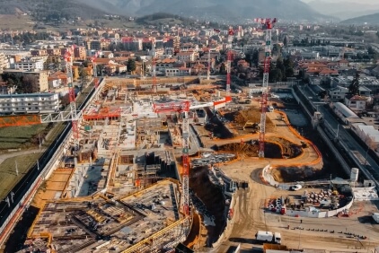 Potain-cranes-lead-construction-on-Chorus-Life-smart-city-project-in-Bergamo-northern-Italy-1.jpg