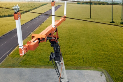 National-Crane-and-LineWise-team-up-for-high-voltage-power-line-work-1.jpg